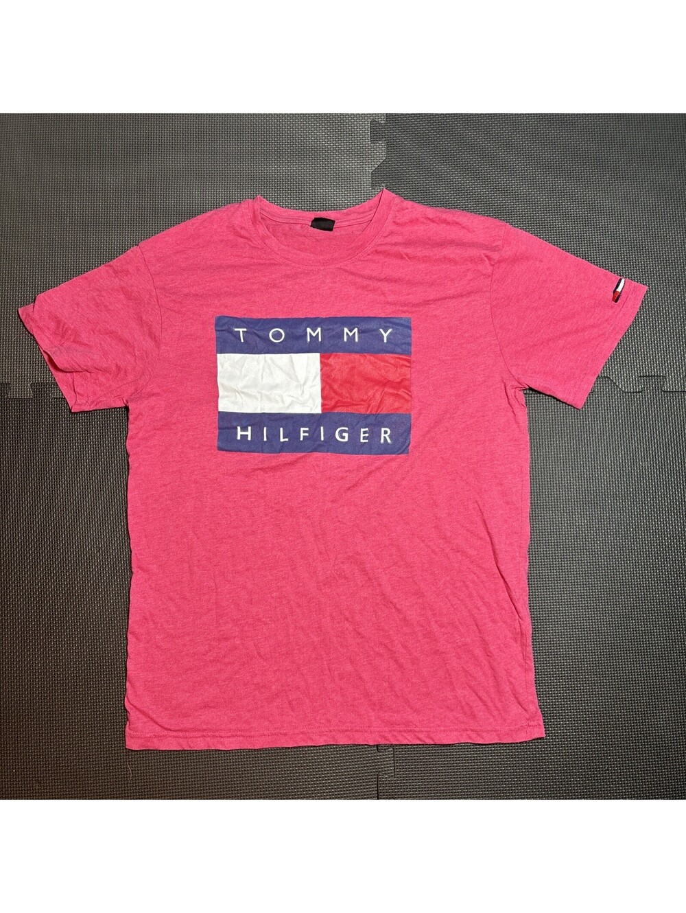Men’s Tommy Hilfiger XL Red Graphic Tee Logo Flag Short Sleeve Shirt Regular